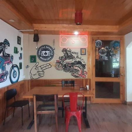 Throttle Shrottle Moto Hostel Manāli Exterior foto
