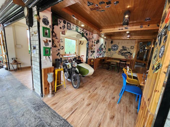 Throttle Shrottle Moto Hostel Manāli Exterior foto