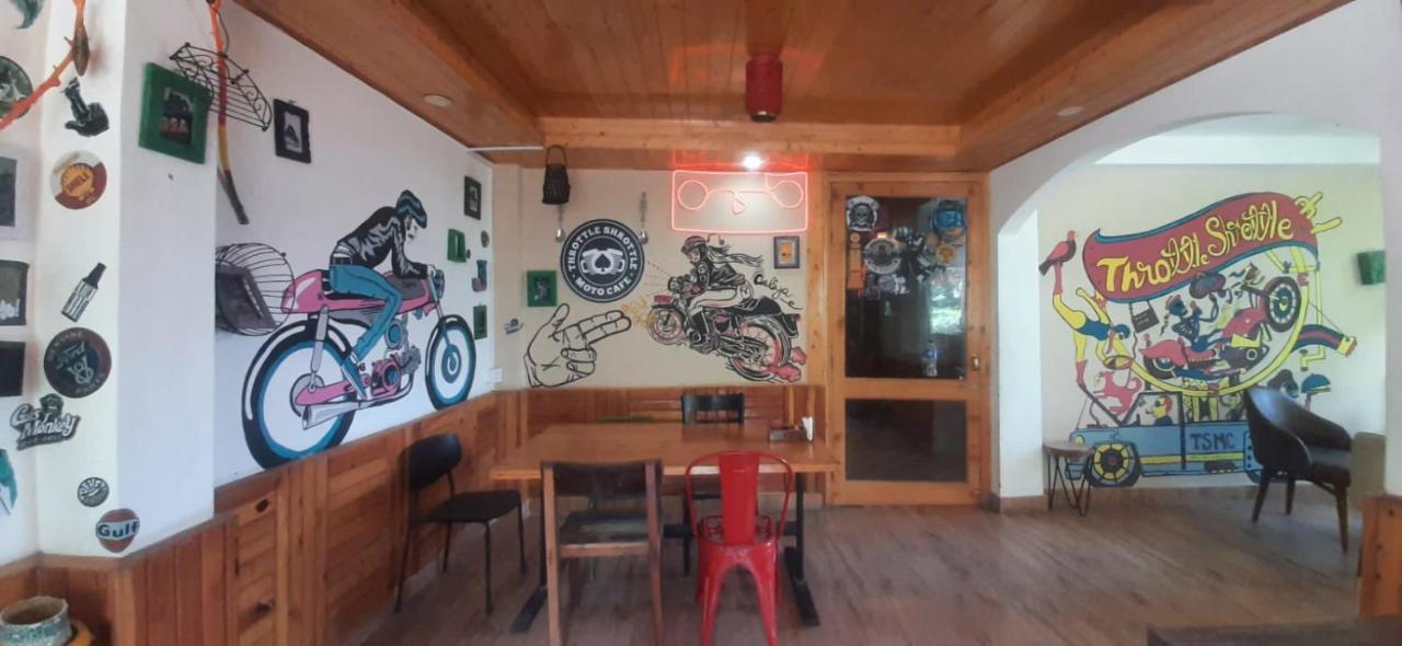 Throttle Shrottle Moto Hostel Manāli Exterior foto