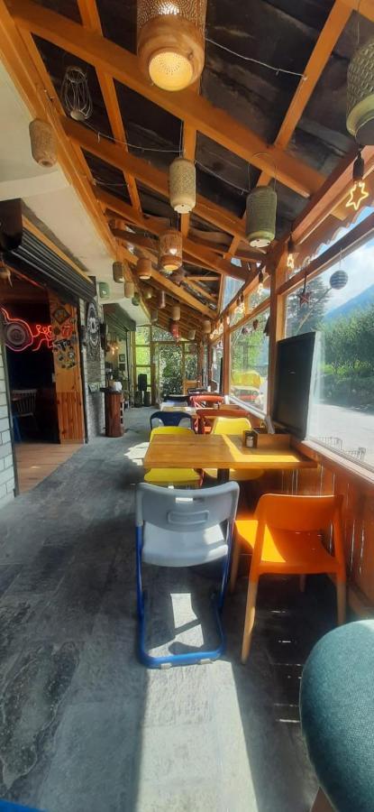 Throttle Shrottle Moto Hostel Manāli Exterior foto