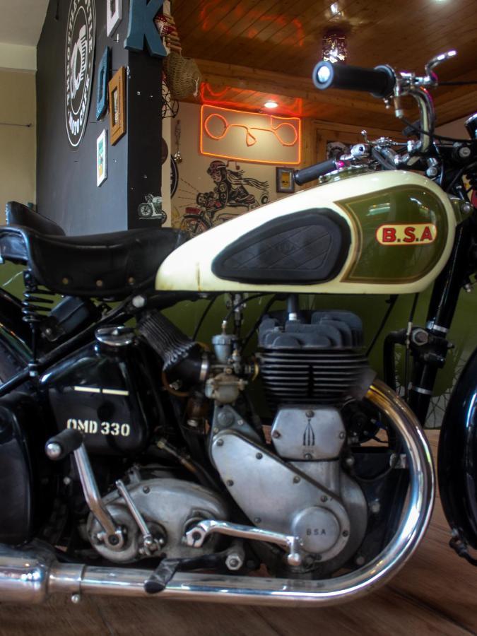 Throttle Shrottle Moto Hostel Manāli Exterior foto